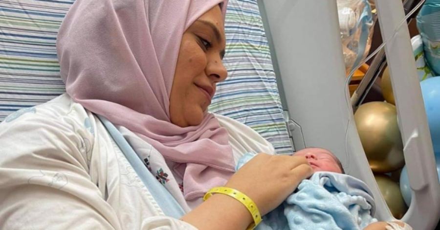 الأسيرة المحررة أنهار الديك تضع مولودها بعد أيام من الإفراج عنها
